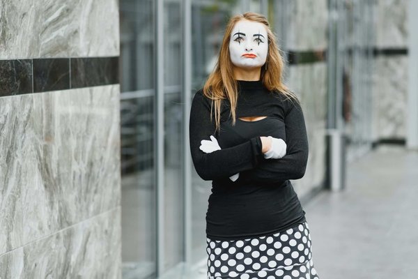 Quelles sont les techniques d'improvisation en jazz pour les pianistes débutants ?